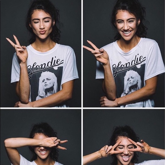 Meet your Posher, Stephanie 🌞 HI sunshines! - Picture 8 of 8